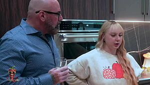 Older boyfriend meets the parents on Thanksgiving