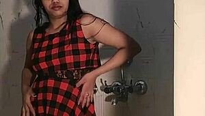 i'm an indian teen showin my naked booty in the bathroom