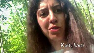 Teen flashes pussy while peeing in public park