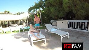 Stepbro just can't resist Elsa's tight pussy when parents are gone 😈