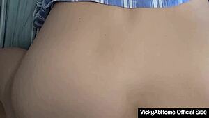 Jsem posedlý Vicky Vette, její zralý zadek miluje anální kreampie!