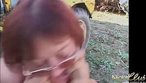 هيربيرت، الجار الصغير المتحرش 18+، ينيك كل جدة بأسلوب ألماني ريترو.