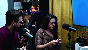 Ela tirou o pau pra fora do maridão no podcast