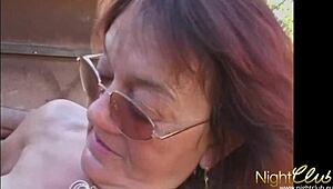 Герберт, похотливый сосед 18+, трахает каждую бабушку в ретро-немецком стиле.