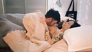 Gledam ta latinska par, ki orgazmira z igračkami