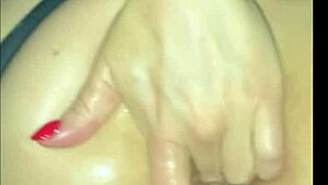 Si videl to veliko rit MILF, ki se odda analnemu in pičkovemu jebanju?