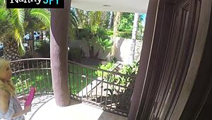 Kako varuška moli šefov kurac, da obdrži službo?