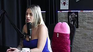 Toca Mais Siririca e Punheta: Ninfomaniaca Dj Rafa Loira e Mateus Hwang Dive into Wild Anal Swinger Group Action