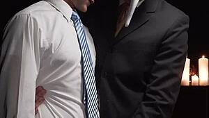 Teen perfecta de 18 con verga grande se la meten en el culo a pelo en primer plano