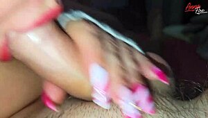 OMG! Dolgi nohti fetiš seks z mačeho je divji!