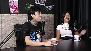 Toca Mais Siririca e Punheta: Ninfomaniaca Dj Rafa Loira e Mateus Hwang Dive into Wild Anal Swinger Group Action