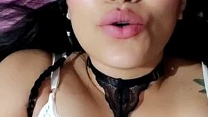 Față de plăcere cu Bluee masturbându-se sălbatic pentru tine.