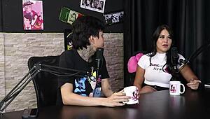 Toca Mais Siririca e Punheta: Ninfomaniaca Dj Rafa Loira e Mateus Hwang Dive into Wild Anal Swinger Group Action