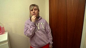 Büyük Popolu Üvey Anne Soğuk Gecede Üvey Oğluyla Yatak Paylaşıyor Sıcak Anlar İçin