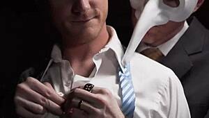 Teen perfecta de 18 con verga grande se la meten en el culo a pelo en primer plano