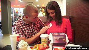 تين 18+ عالم تين كسها الضيق يتنك في الميشنري