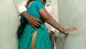 Desi village aunty gets pussy eaten by boyfriend outdoors