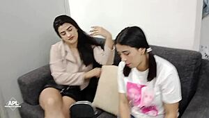 Milf lesbisk slikker varm våd fitte for at lindre gejst del 1!