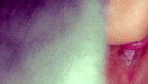 Мокрая пизда лижется по полной домашкой