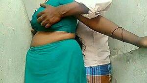 Desi village aunty gets pussy eaten by boyfriend outdoors