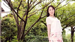 Hey, check 美竹千里 in her first wife docu shoot! 😍