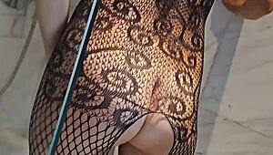 Naughty hotel stay turns into wild shower escapade