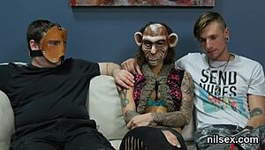 Kinky teenager 18+ indlagt på anal galeanstalt for brutal BDSM røvknulning, røv til mund og røvslikningsterapi