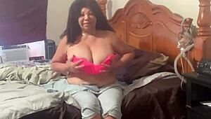 i'm dedeando this rico pussy with big tits.