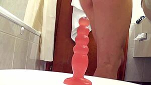 Camilla Moon plays with toys in sexy anal fun