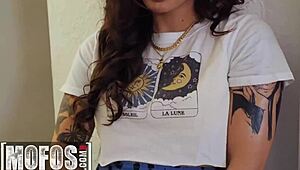 i watchd violet starr n keisha grey, my lesbain roomates, tryin to fuck each other - mofos.