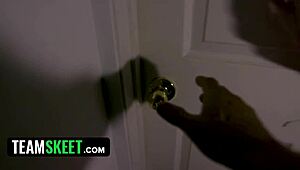 Creepy möte med Myra Moans i sidledes runka och knull