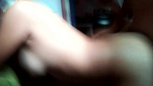 شوفي الرفيعة اللي على أربع للعب بي دي إس إم