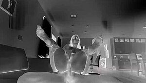 Bree Brooks fit kalıyor ama enerji için genç 18+ sulu yarrak arzuluyor