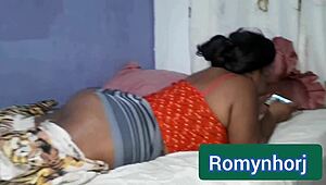 Gordinha Do Rabetão Jogando Jogo Free Fire Com Shortinho Tudo No Rabado Amigo Viu Já Botou Shortinho Dela Pro Lado Botou A Piroca O Socou Firme Até Gozar