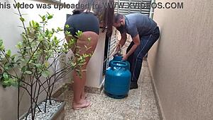 yo, hot wife bangs gas delivery guy, full vid on red
