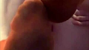 worship my sexy ass and foot aroma, goddess.