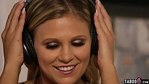 Lesbian Girlfriend Takes Strapon In Wet Pussy