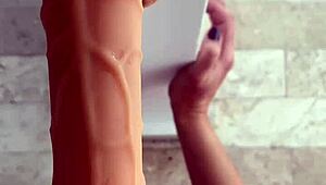 אימון קשה לזיין עם צעצועים מיניים