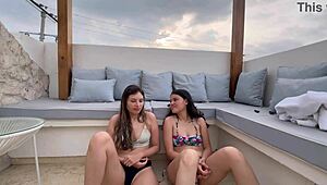 no puedo creer que me masturbe en publico con lesbiana