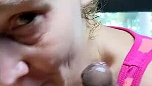 Florida swinger szereti a kamerát, miközben szabadban szopik autóban