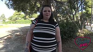 Jade, a kövér francia ribanc szereti a kemény dupla behatolást a vad csoportos akcióban.