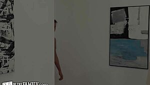 Di luar keluarga - ibu tiri berisi idam sesi pukulan kuat