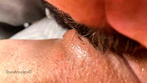 เธอพูดสกปรกขณะเย็ดท่ายกตูด แตกในสองรู