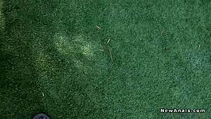 Tak Boleh Berhenti Kongkek Bontot Ketat Teman Wanita Di Halaman Belakang