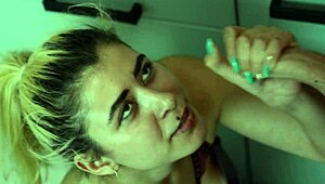 Blond nastolatka 18+ ssie kutasa w kuchni