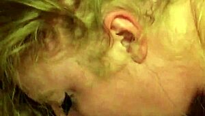 Hey, this white teen is sucking a big cock! 😍