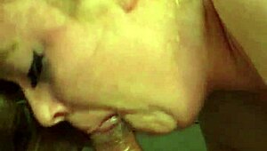 Hey, this white teen is sucking a big cock! 😍