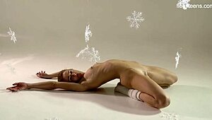 Svetik shows off sexy ass in Christmas gymnastics routine