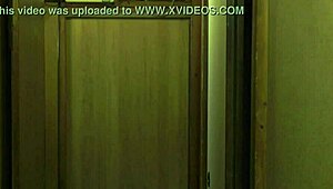 Japon Olgun Kadın Oyuncaklarla Solo Oyununa Dalıyor