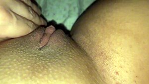 n�o resisti essa buceta molhada e toquei nesse grelao suculento